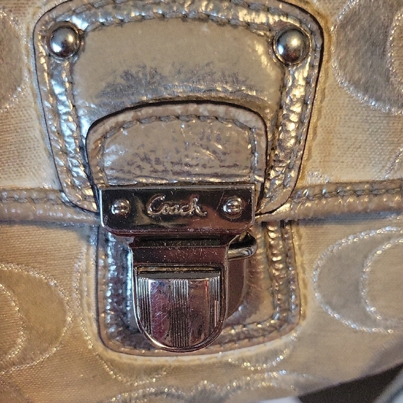 Coach Wristlet - Rough Condition - Picture 10 of 12